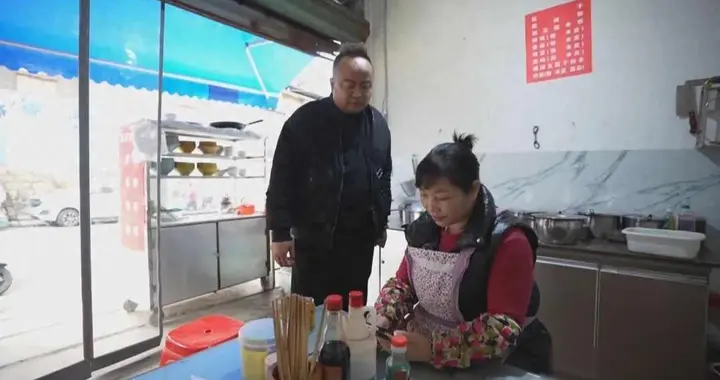 顾客报警，老板娘差点转账，110三分钟拦住钱