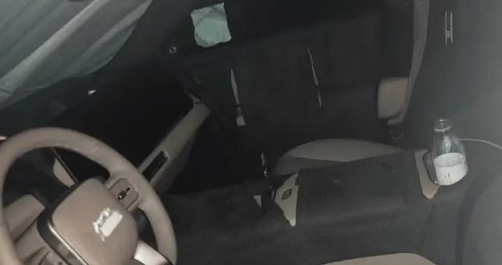 全新理想L9内饰谍照曝光 取消方向盘交互屏 增后轮转向