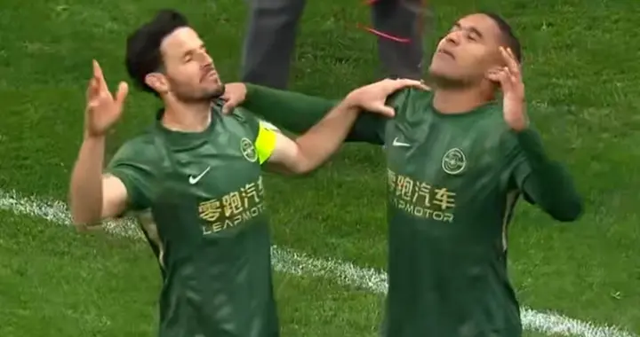 王钰栋梅开二度主宰比赛！浙江队4-1逆转青岛海牛赛季二胜一平