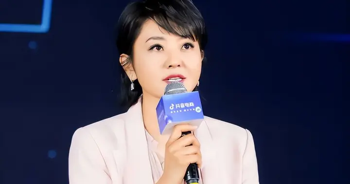 “学历最低”的央视主持，嫁给电台领导，结婚24年只生孩子不做饭