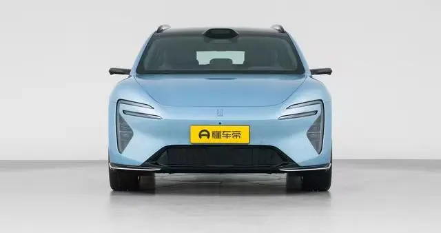 年轻人头台性能车，阿维塔06T颜值高、操控好、智能又省心