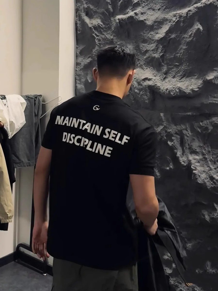 黑色发泡印花短袖t恤男2025新款夏季2