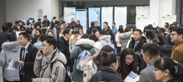 稳就业新引擎：服务业与平台经济如何点燃希望之火