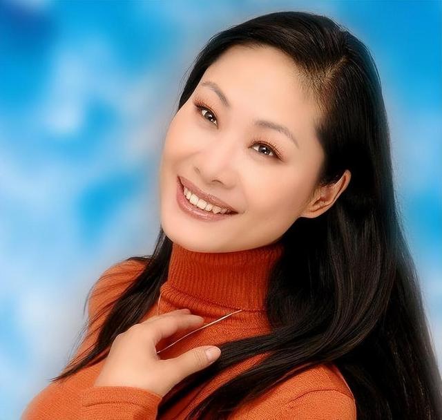 于文华：被李凡抛弃后频出绯闻，转身嫁给“丑男”的她今怎样了？