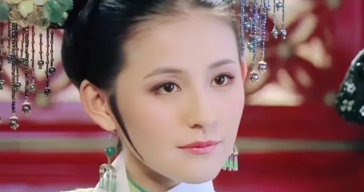 女明星花期有多短？从甄嬛传到灼灼韶华，热依扎的颜值对比太明显