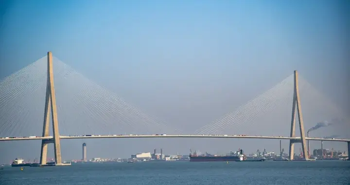 此刻，苏通大桥，又有人开始散步了？期待二桥和海太！