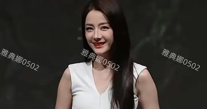 迪丽热巴怎么变样了？五官没以前深邃立体了，脸肉肉的真成胖迪了