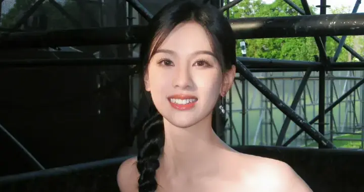 陈都灵算甜妹吗？笑起来比太阳还灿烂！