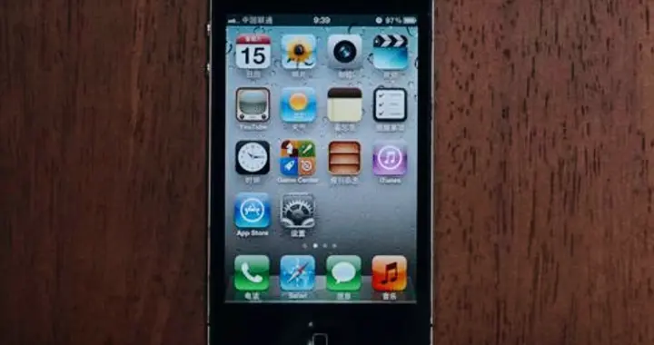 iPhone 4突然爆火，十年轮回，潮流和审美又开始轮转了？