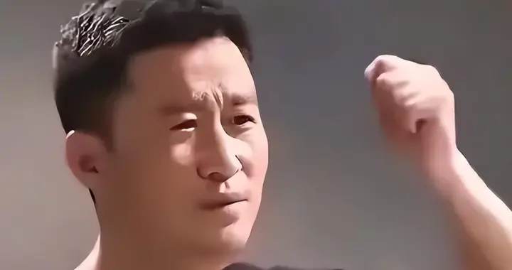 “‘后视镜’后吴京接李连杰，群嘲中‘担心’成真”