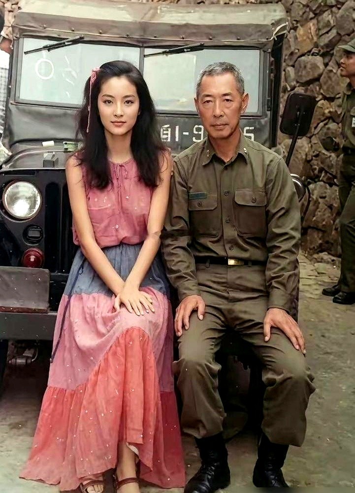 一直以为林青霞的美，是赢在五官。  直到把她跟王祖贤、钟楚红、张曼玉放...