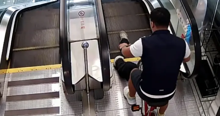 骑单车下扶梯？这波“作死”操作，网友怒喷：别拿公共安全当赌注