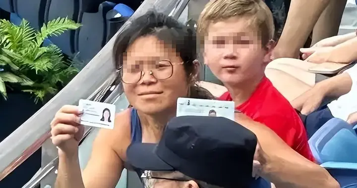 女子挥舞外籍证件叫嚣特权，警方处罚全场鼓掌，什么让她如此嚣张