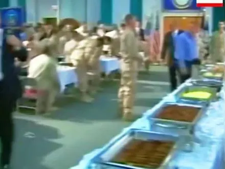 2002年小布什与海军共进午餐