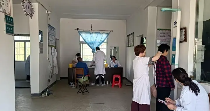 发现一个反常现象：乡镇卫生院除了没病人，其他什么东西都有？