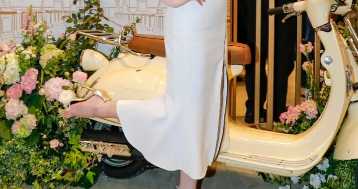 刘亦菲活动现场踩着高跟，气质灵动，太美了