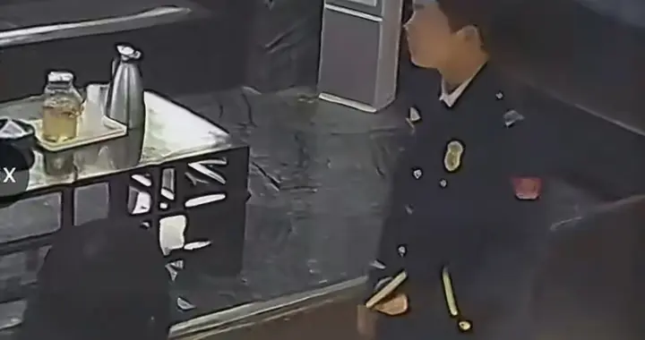 为了虚荣心冒充消防员检查，男子被行拘：别拿神圣职业装样子