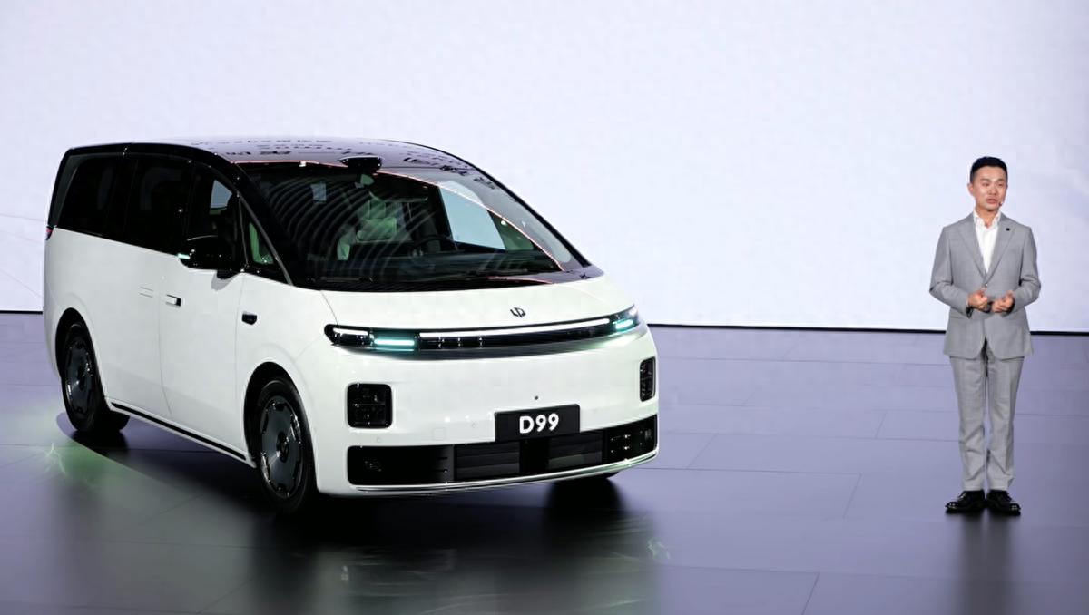 一台能当钓鱼椅的MPV，零跑D99把价格打到了25万以内