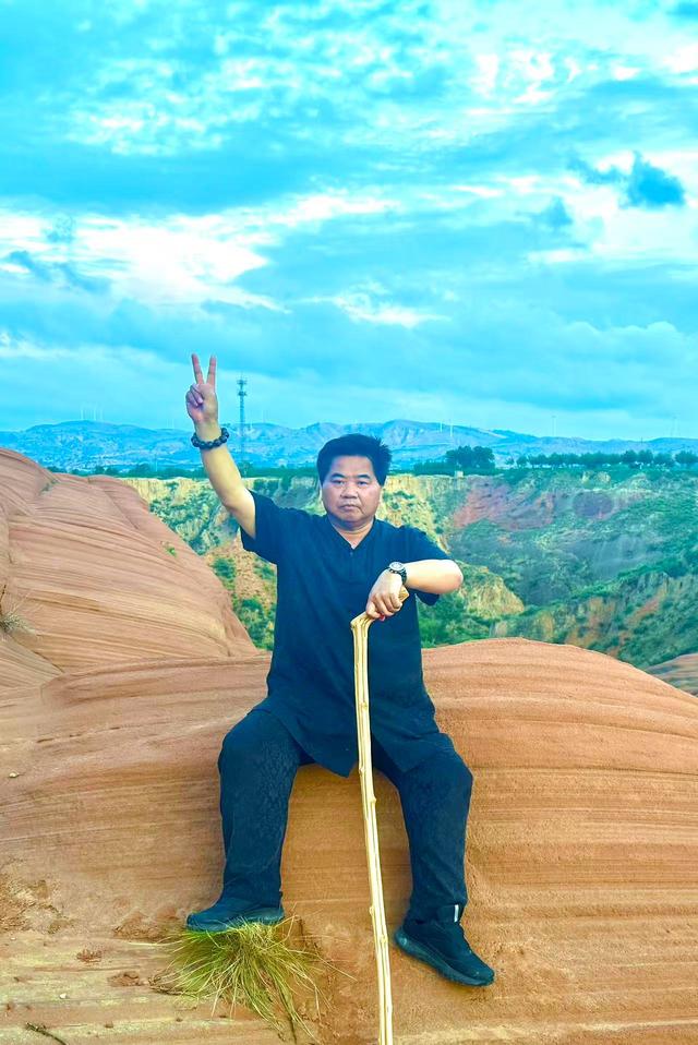 洒脱灵润：溪江画派创始人朱祖国大写意荷花