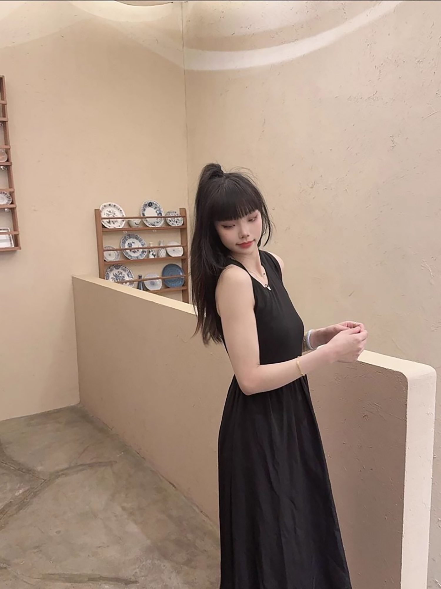 X型截腰小黑裙