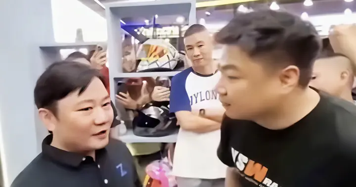 有人说张雪已经飘了，飘到对谁都指手画脚，把谁都不放在眼里