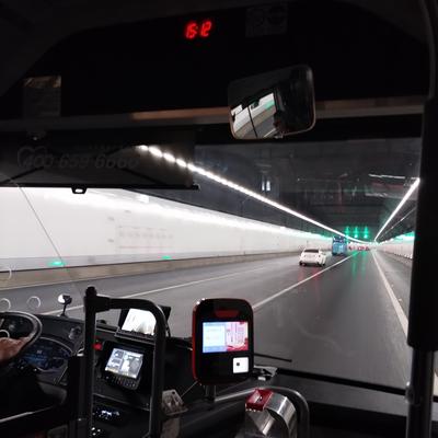 每天每人：坐了2个小时公交车，坐了三次公