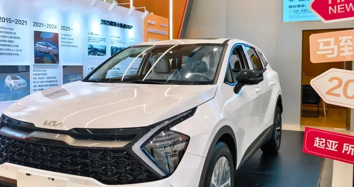 新款起亚狮铂拓界外观升级，内饰科技感增强，定位紧凑型SUV