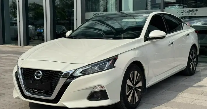 国产压力上来了，鸿蒙座舱日产天籁打骨折！网友：还要啥帕萨特？