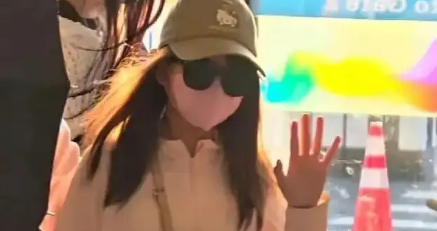 周杰伦10岁女儿惊艳了网友，对女儿以后的路，他要求一定要学画画