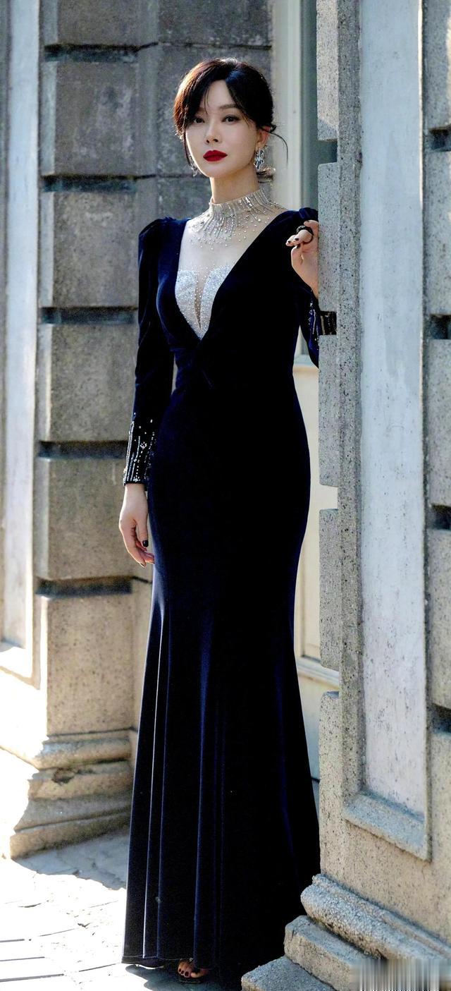 陈数身材真不错：优雅与力量的完美结合