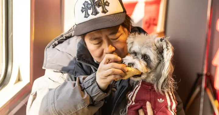 全家不赴酒局不社交，被邻居笑话太冷清？他们早把生活算明白了