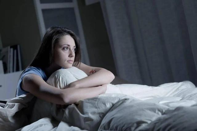 不少人被8小时睡眠论忽悠了？50岁以后，最佳的睡眠时长是多少？