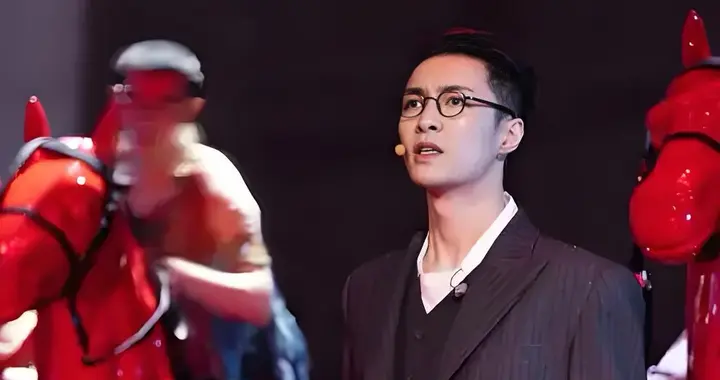 张艺兴突然缺席EXO见面会，背后原因让人心疼！粉丝炸锅了