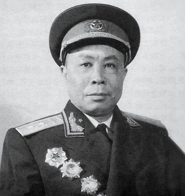 1955年授衔，志愿军军长回乡种地、不予授衔，朱德大怒：没他不行