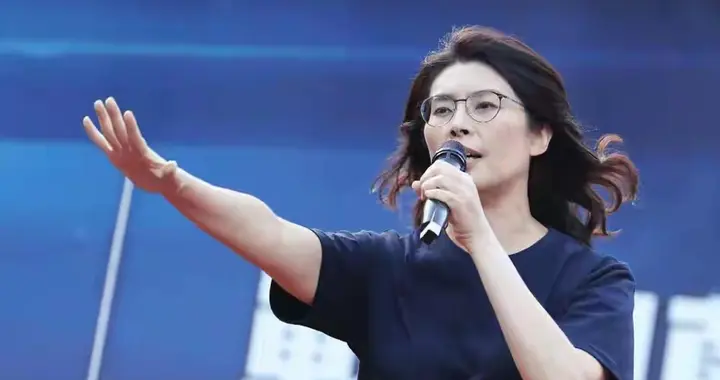 郑丽文当选国民党主席，警告停打“仇中牌”，瞄准2028执政。