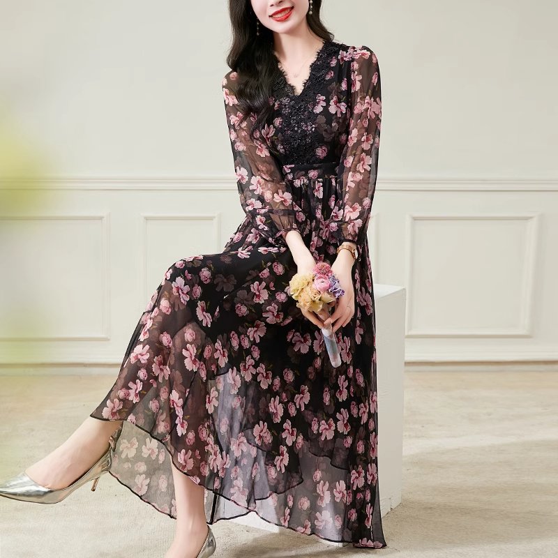 🌸春意盎然，真丝裙的诗意漫步🚶‍♀️