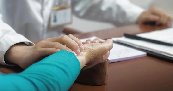 学历不够？十五五规划砸重金：中医人薪资翻倍、直接入编！