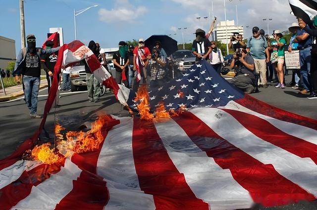 特朗普彻底服软，只求中国给个台阶下，尽快谈判结束关税战！