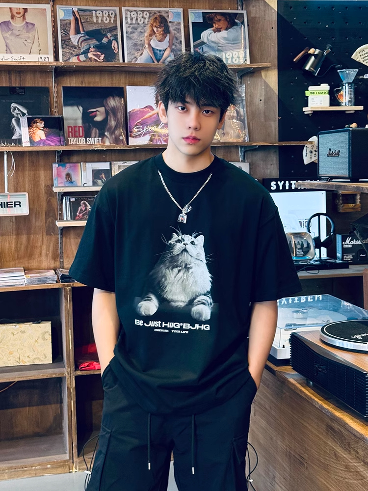猫咪印花黑色短袖男夏季少年感正肩半截袖c