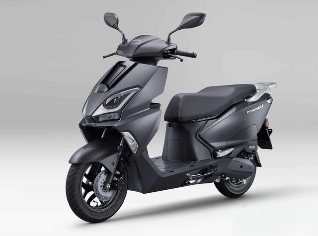 新大洲本田全新125小踏板上市，八千多起贵吗，有ABS和半热熔轮胎