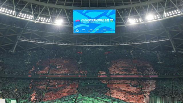 青眼看球：工体这时候玩tifo，令人难以