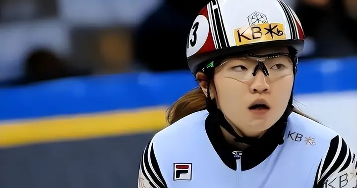 一点别同情她！被教练性侵27次，却在奥运赛场上，把队友撞出赛道