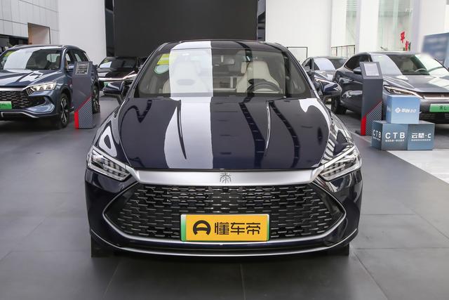 秦PLUS DM：月销量27431台，纯电可跑120km，家用如何？