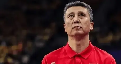 亚洲杯的荣耀还在浮现，可四个月郭士强就跌落神坛，人情冷暖自知