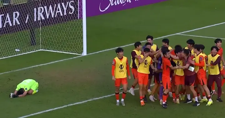 中国体育最冷的一天：国足进4强，国乒女单团灭，国羽也冷门荟萃