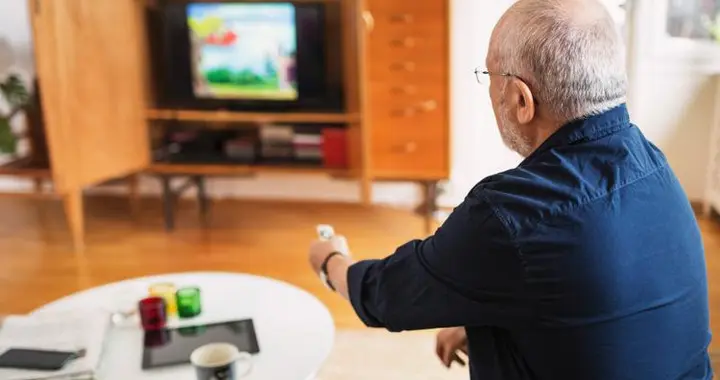 医生多次强调：老人睡前宁可看会电视，也不要去做这5件事