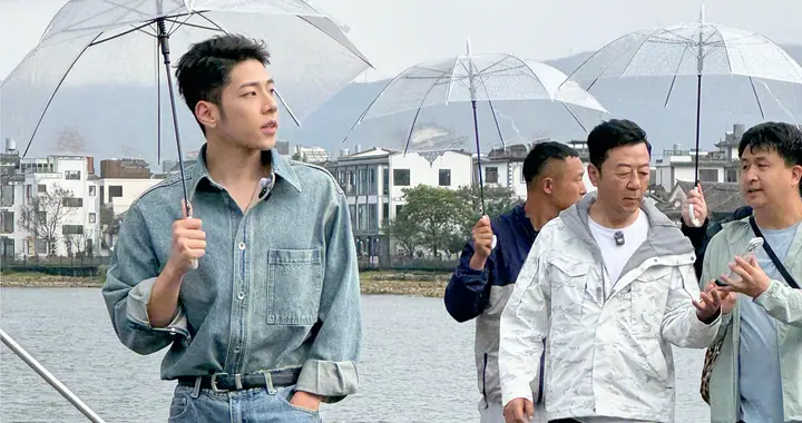 星二代颜值是个谜，没想到《爸去哪》13年后，最帅男孩是郭涛儿子