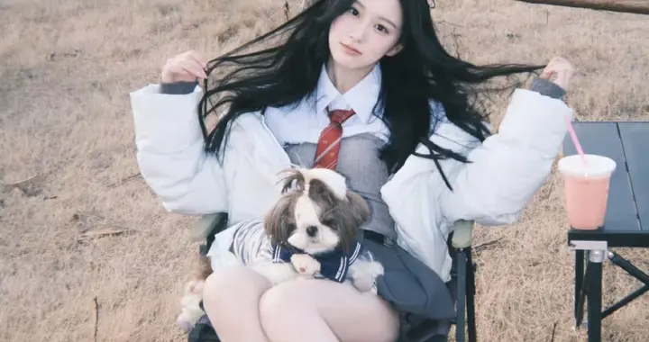 演员包上恩野外露营穿着jk小短裙，腿好美，活力满满的美少女