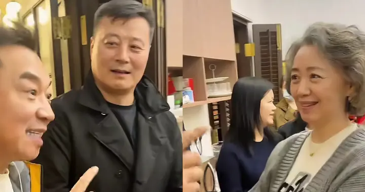 任程伟携妻子参加同学聚会，55岁黄蕾头发全白，和老公不像同辈人