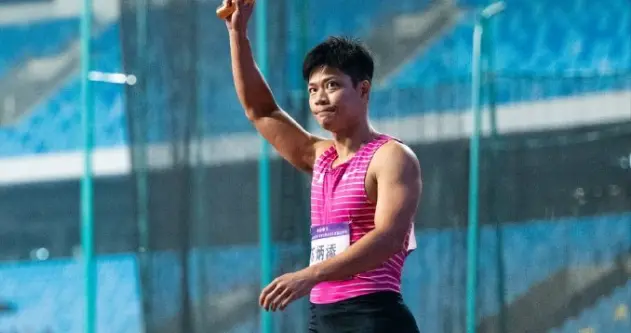 中国飞人怎么了？36岁苏炳添退役夜泪崩！5万人合唱送别